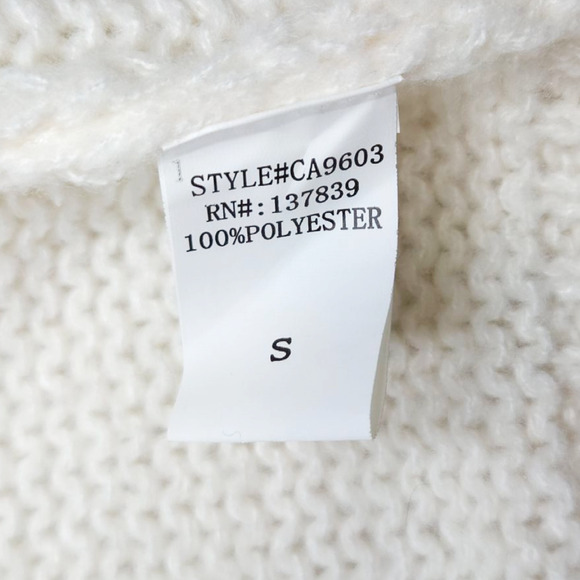 EUC Dreamers by Debut Chunky Oversized Strawberry Cardigan Sweater Sz. S White - Picture 6 of 9